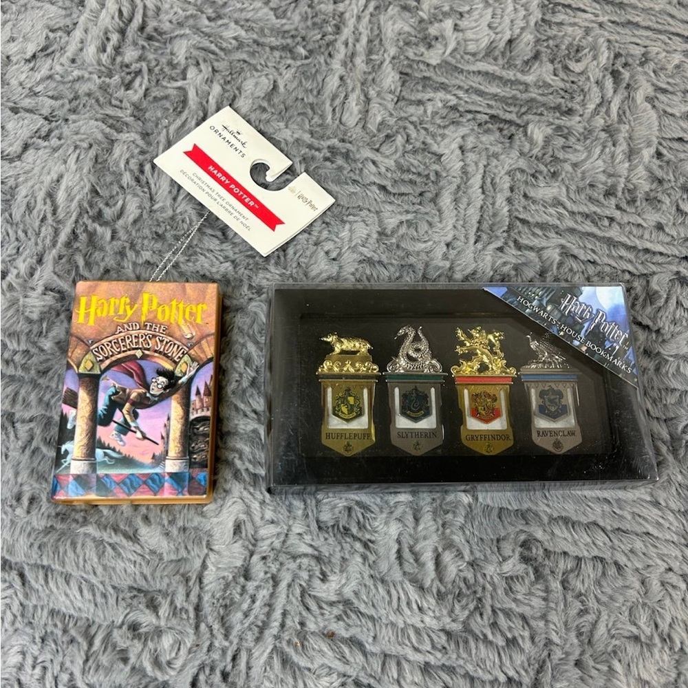 Harry Potter Hogwarts Bookmarks Set - Noble Collection and Christmas ornament!